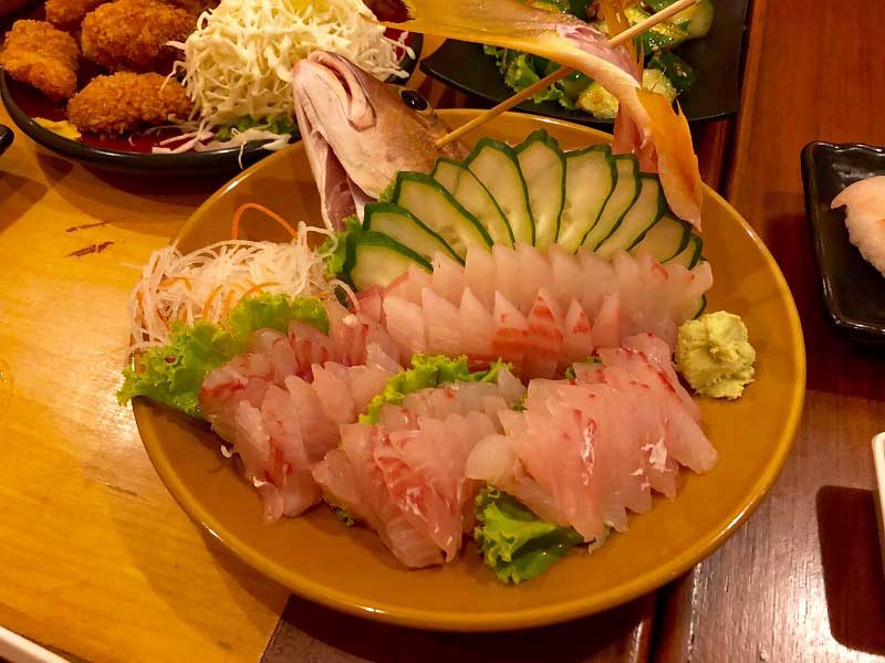 シラチャの白魚の刺身