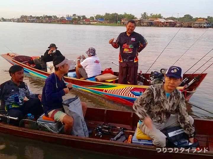  チャオプラヤ川 釣り船
