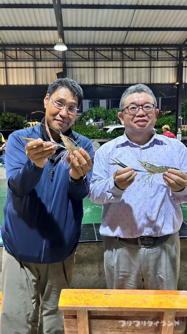 釣果を持つ２人