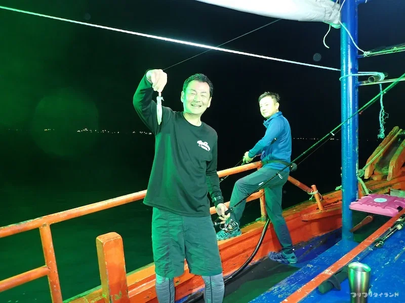 イカを持つイブちゃん