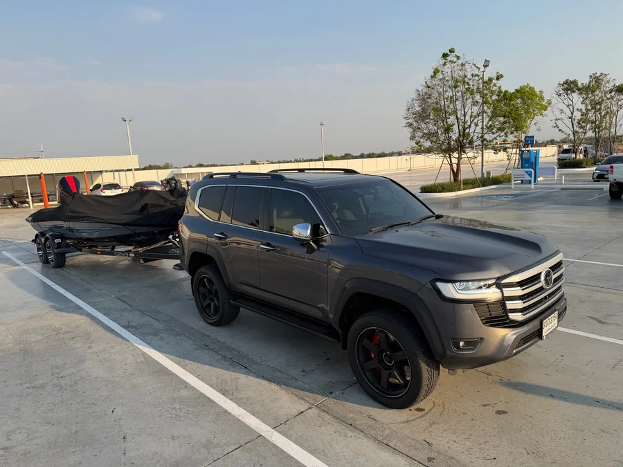 バスボートを牽引