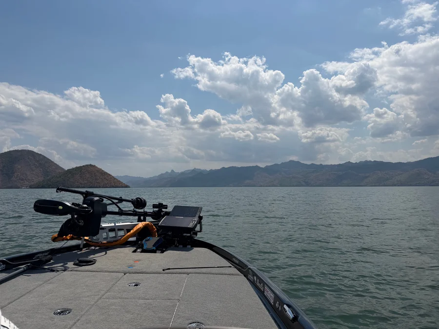 バスボートでチャドーフィッシング